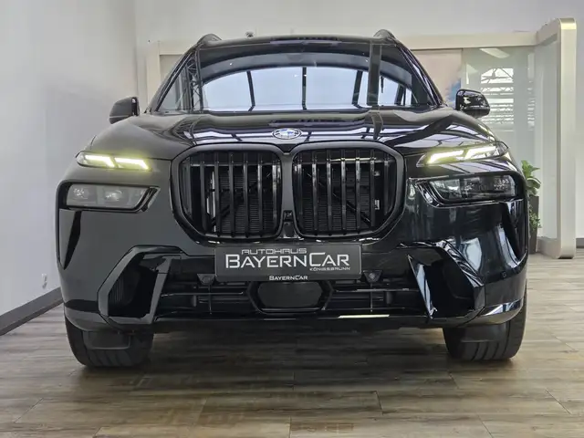 BMW X7 view 2