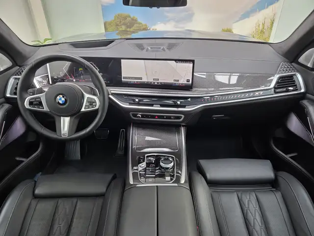 BMW X7 view 7
