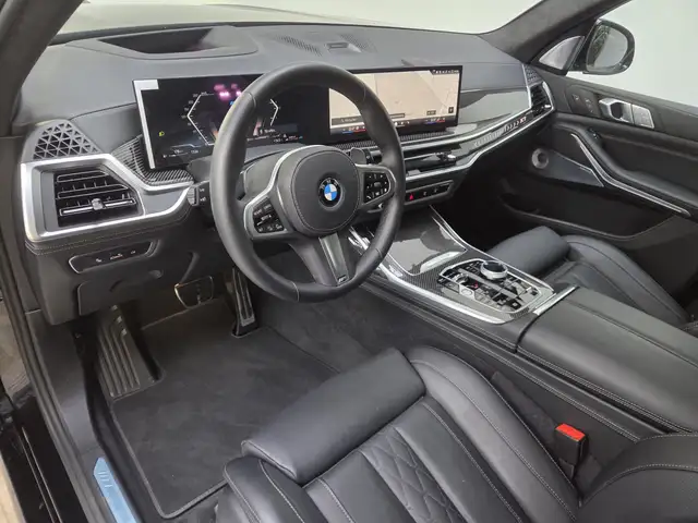 BMW X7 view 8