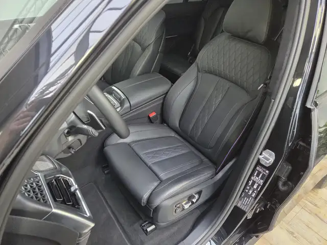 BMW X7 view 15