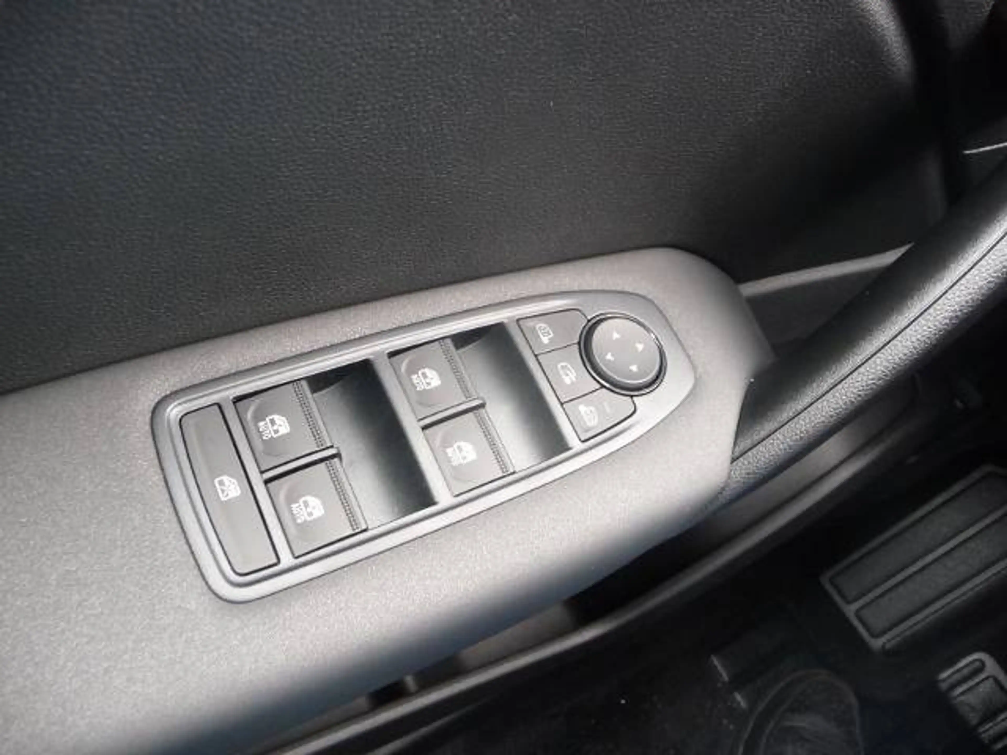 Mitsubishi Grandis Diamant PLUS 1.8 Hybrid — photo 15