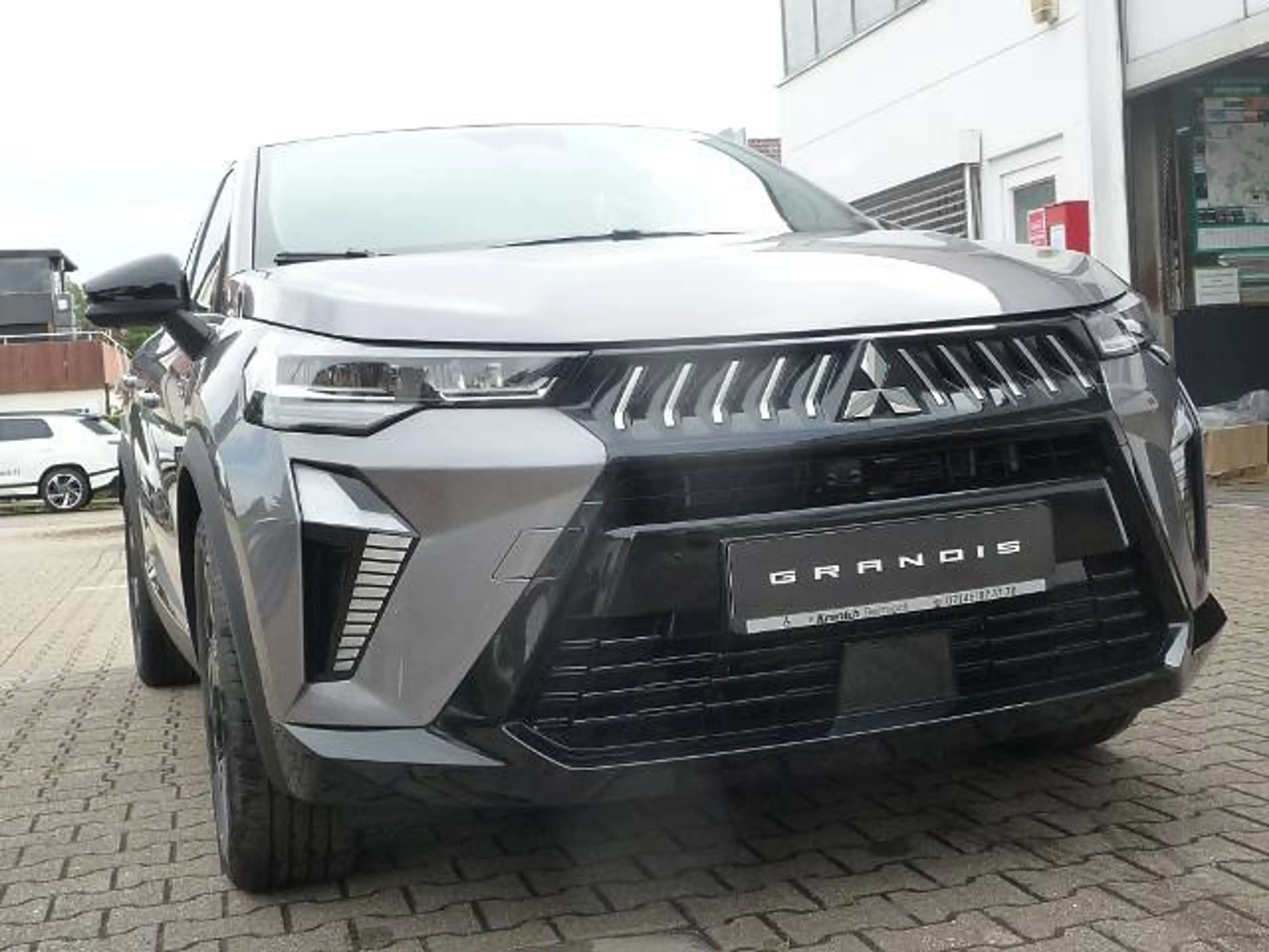Mitsubishi Grandis Diamant PLUS 1.8 Hybrid — photo 3