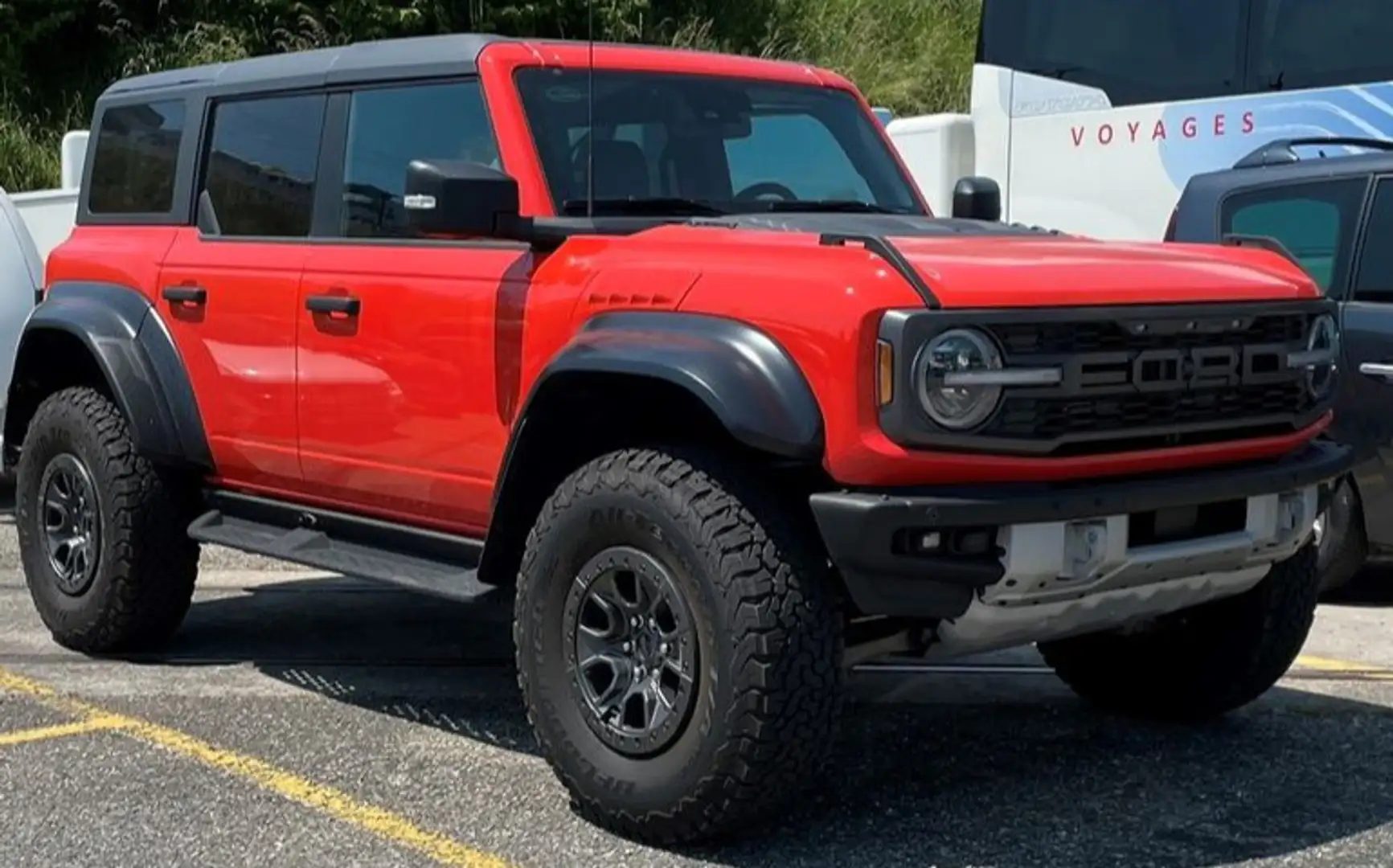 Ford Bronco 2.7 EcoBoost V6 Outer Banks 335 Auto Czerwony - 1