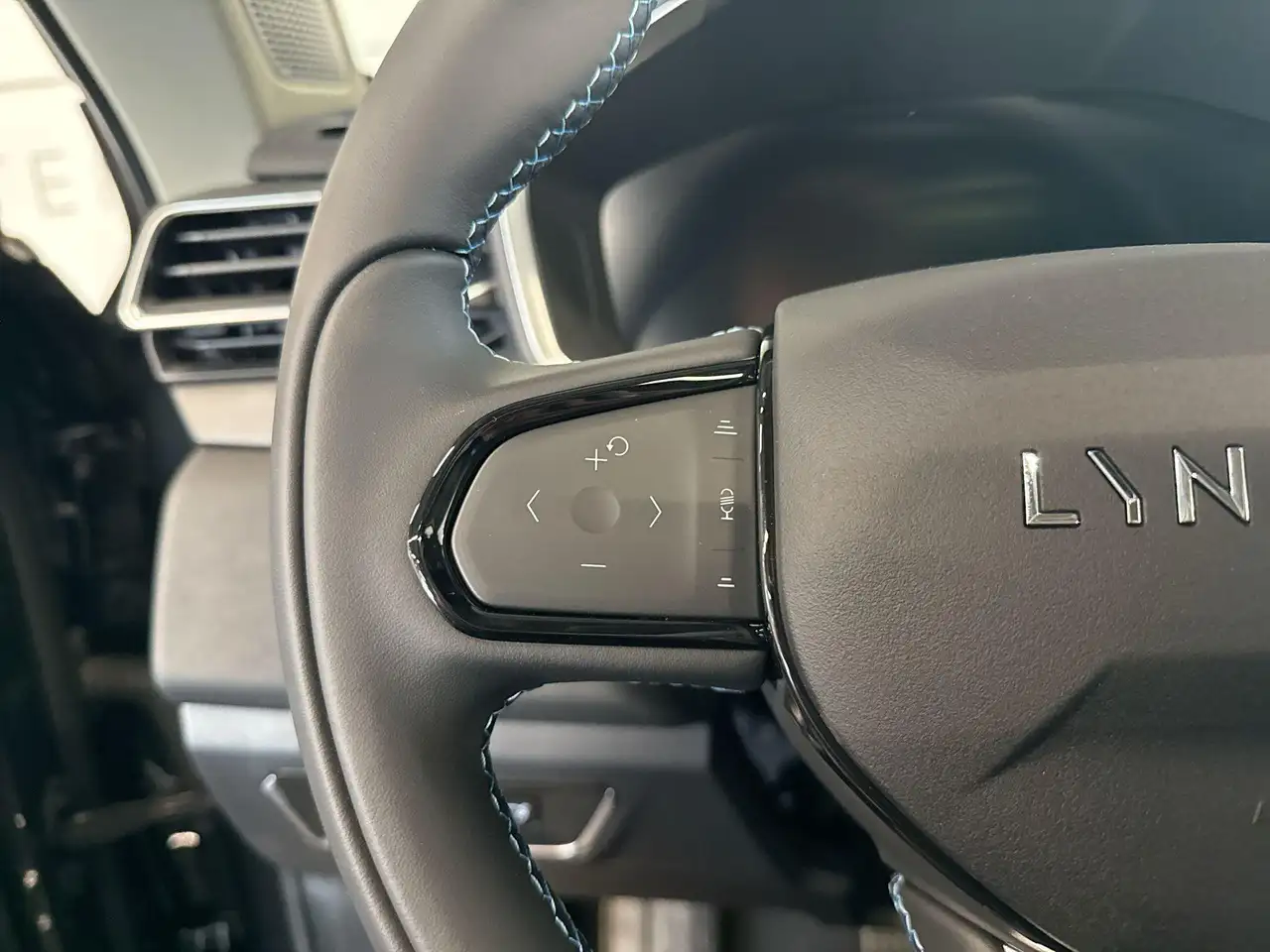 Lynk & Co 01 1.5 PHEV MY22 6,6 KWH PANO 360 CAMERA ACC, миниатюра 28