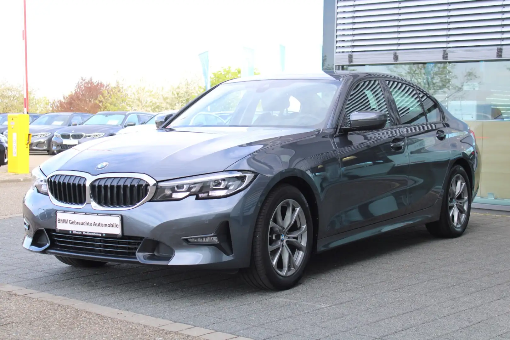 BMW 318 d Limousine Sport Line Navi Live LED AHK DAB Gris - 1