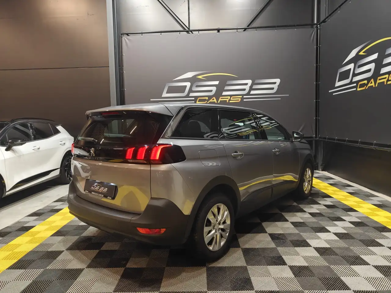 Peugeot 5008 1.2 AUTOMAAT 131pk 7-zit/LED/Virtual/360cam/Cruise 7