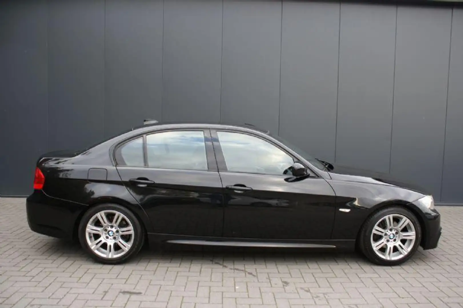 BMW 318 3 Serie 318i Corporate Lease M Line - NAVIGATIE - Schwarz - 2