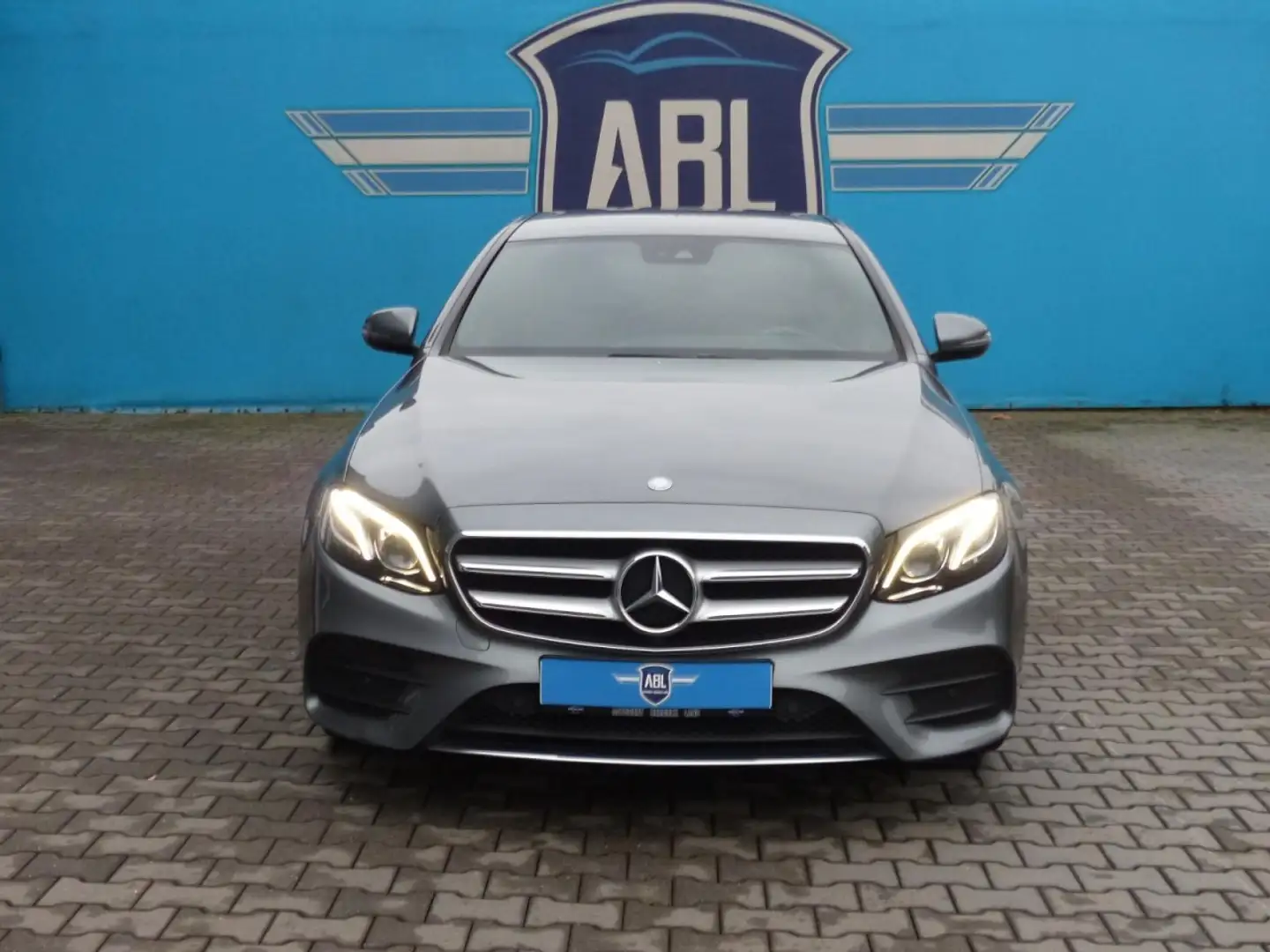 Mercedes-Benz E 220 d.LIMO.AMG-LINE.AUTO.KAMERA.NAVI.PDC.KLIMA Klima Grau - 2