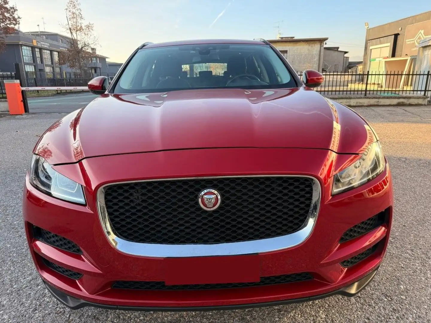 Jaguar F-Pace 2.0 D 180 CV aut. Portfolio Rosso - 2