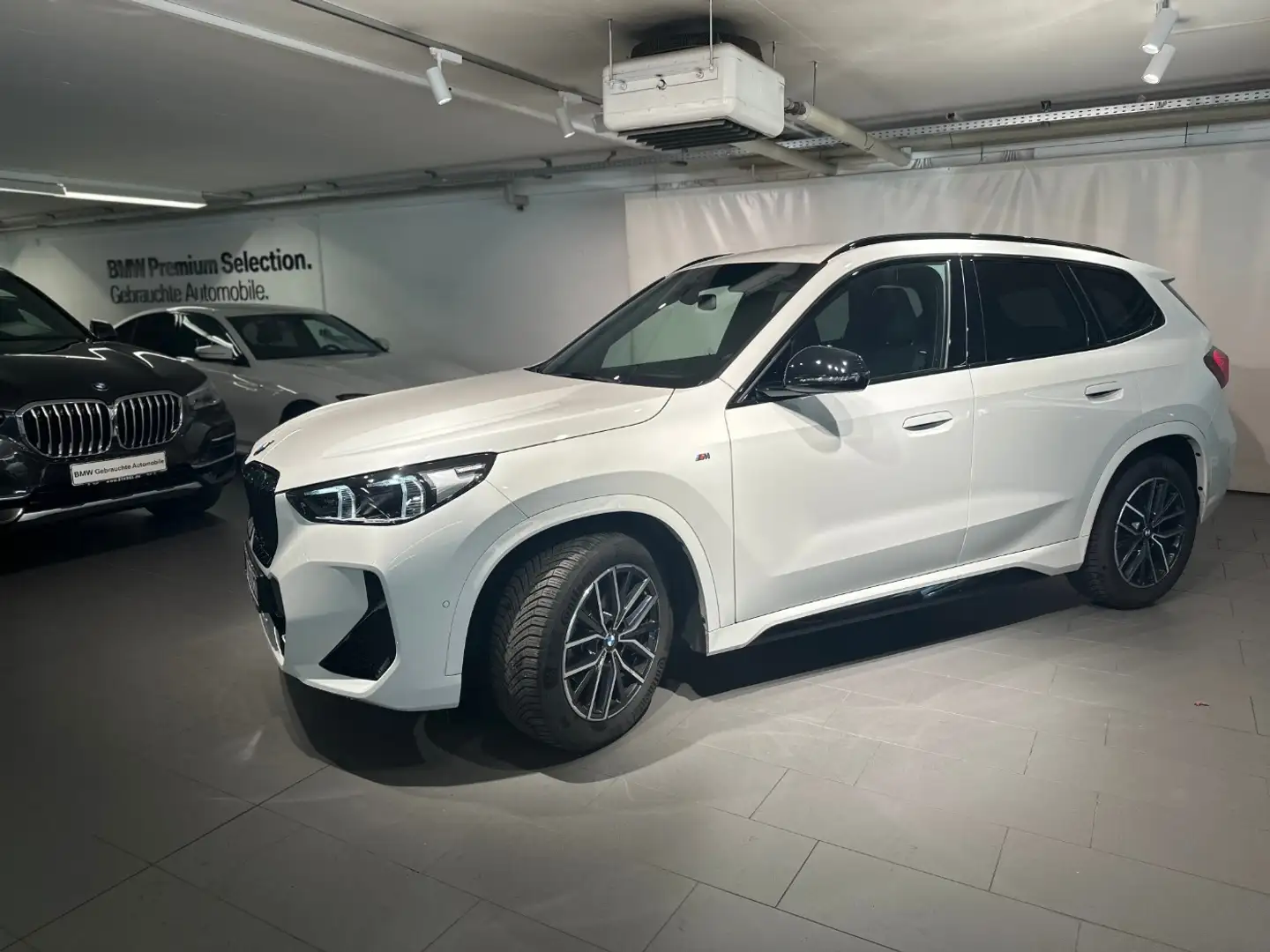 BMW X1 sDrive18i M Sportpaket Navi, LED, RFK, AHK Weiß - 1