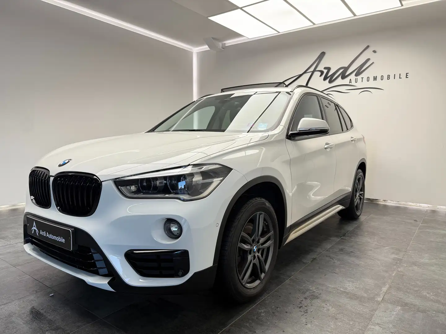 BMW X1 2.0dA xDrive18 *TOIT OUVRANT*SIEGE CHAUFF*GARANTIE Blanc - 1