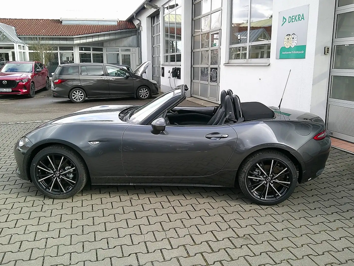 Mazda MX-5 2024 SKYACTIV 184 Exclusive BOSE/LEDER/17-ZOLL Grau - 2