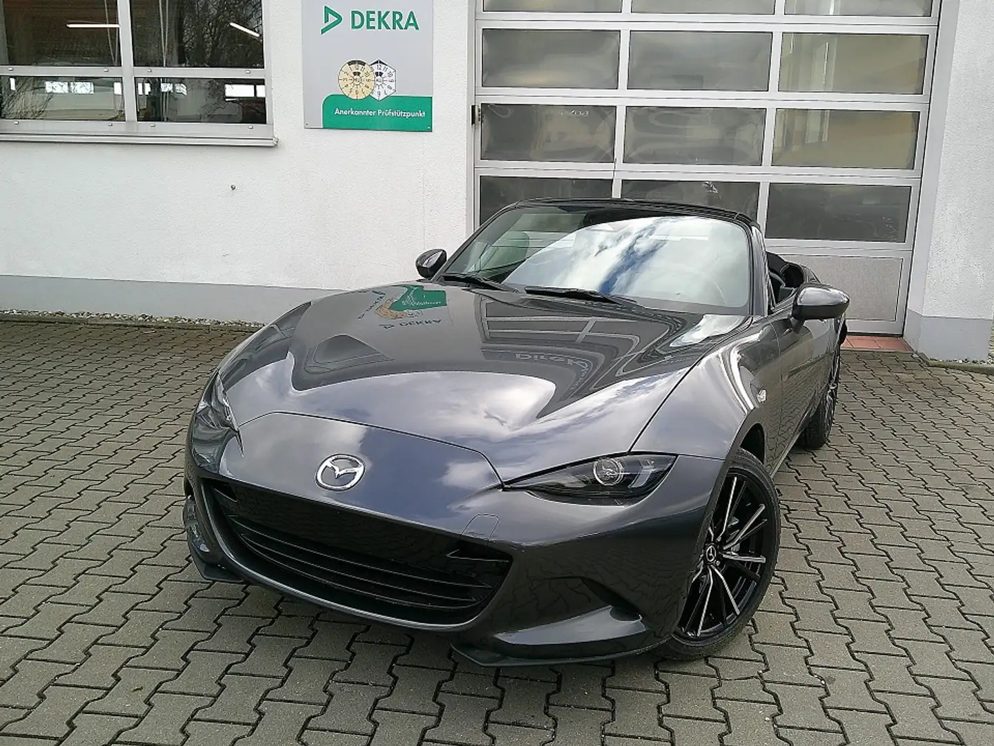 Mazda MX-5 2024 SKYACTIV 184 Exclusive BOSE/LEDER/17-ZOLL Grau - 1
