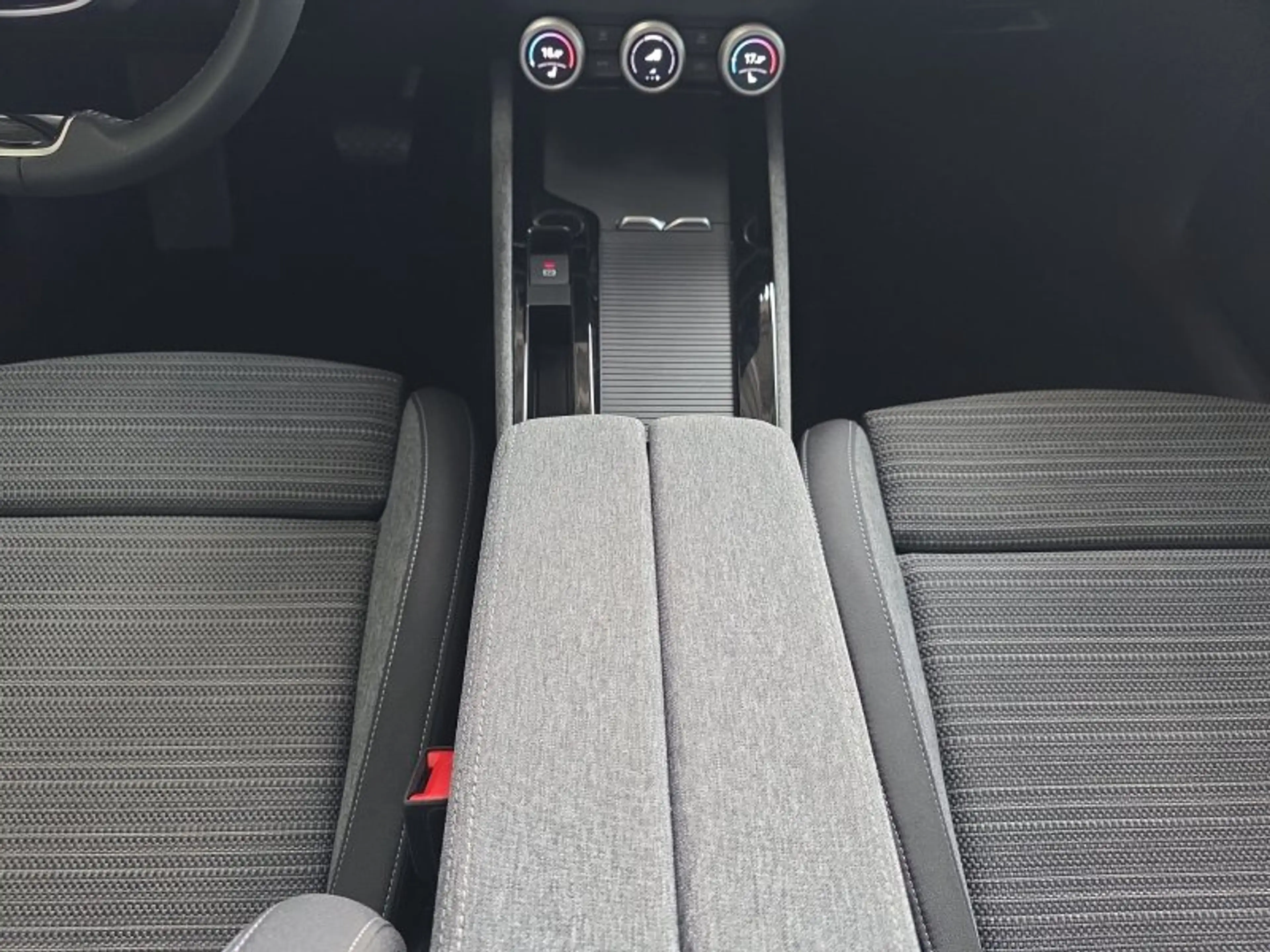 Skoda Superb Combi 2,0TDI DSG Navi/DCC/ACC/Kamera/Sitzhz. — photo 12