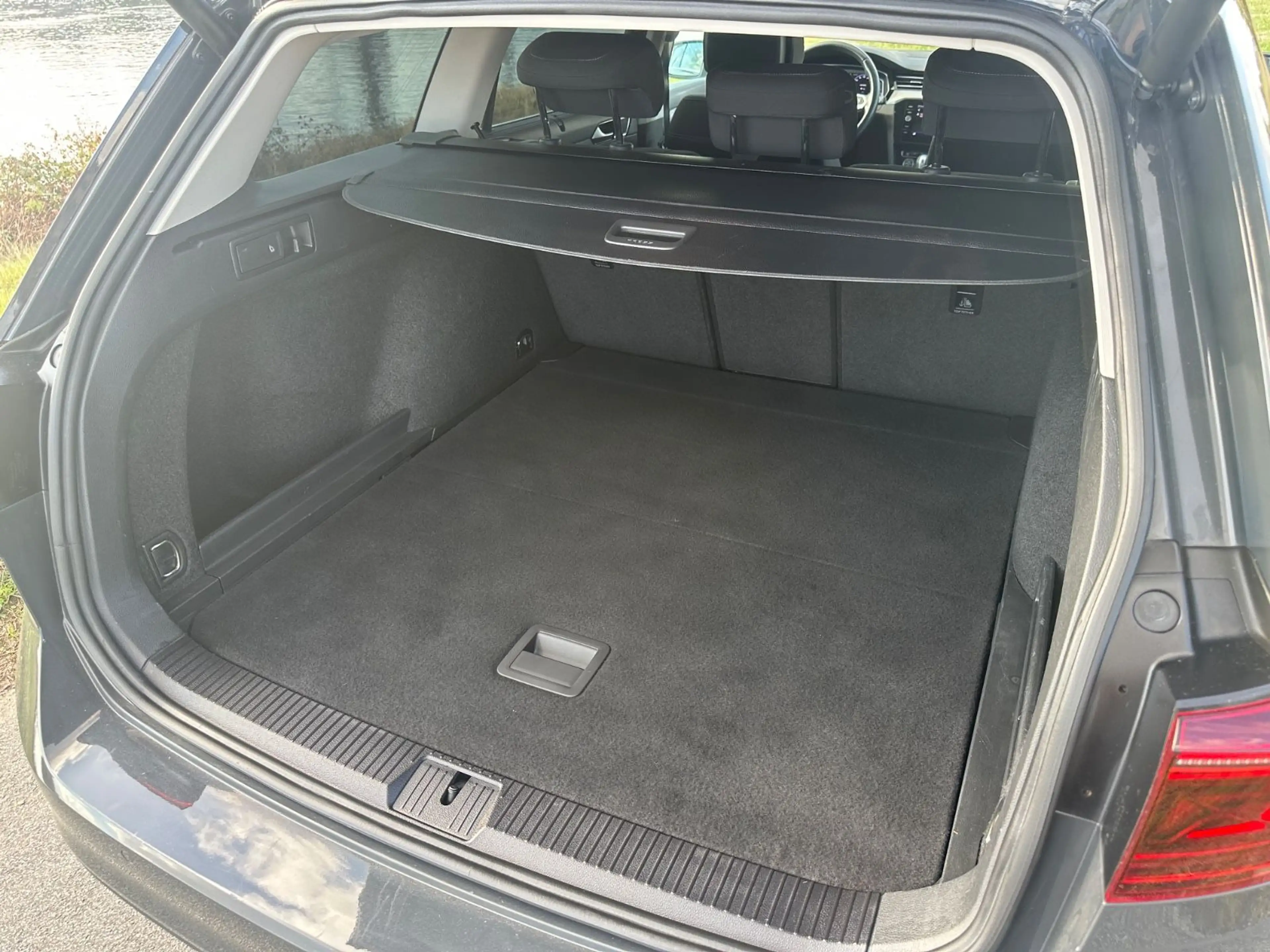 Volkswagen Passat Variant Business — photo 11