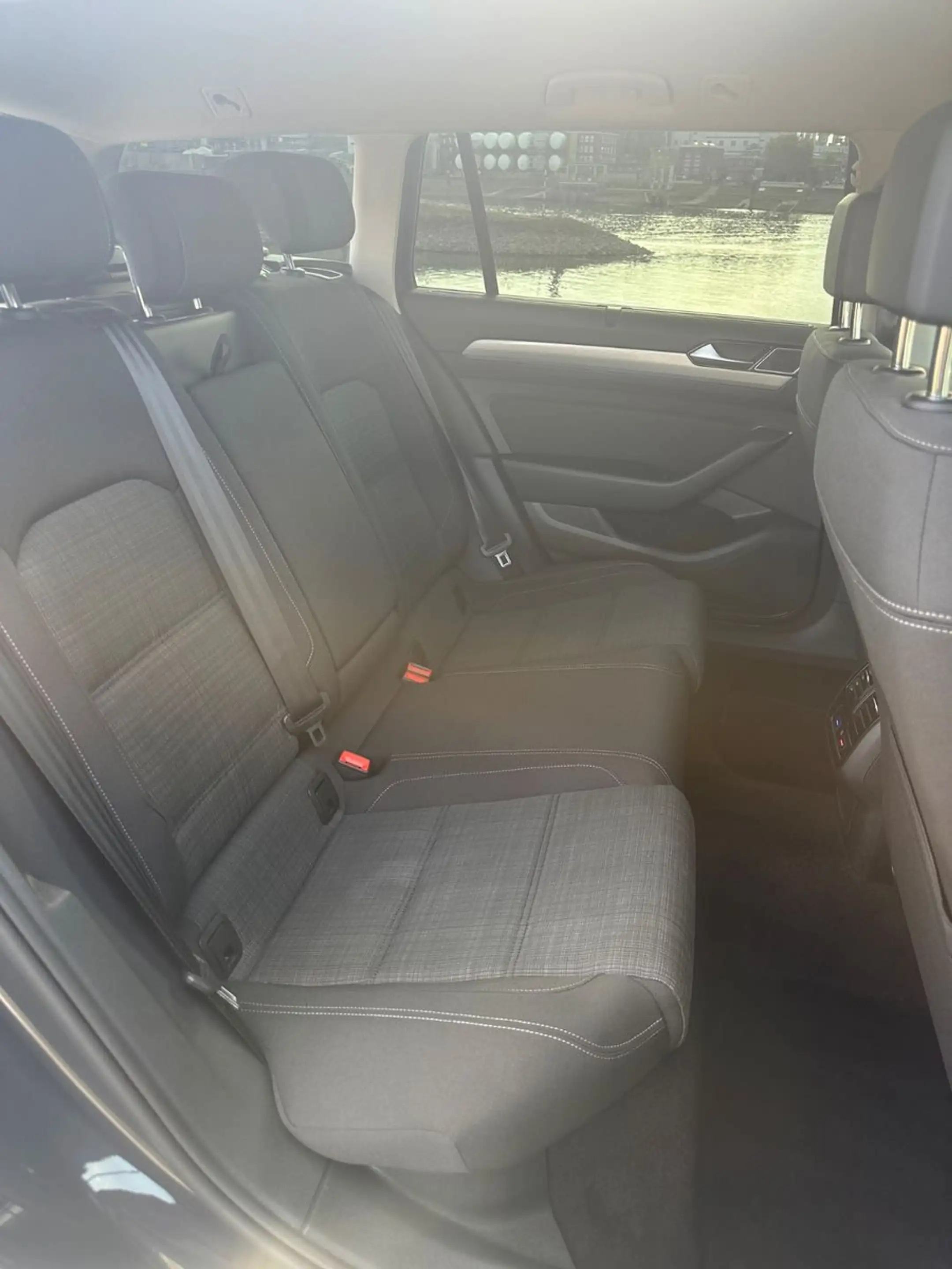 Volkswagen Passat Variant Business — photo 12