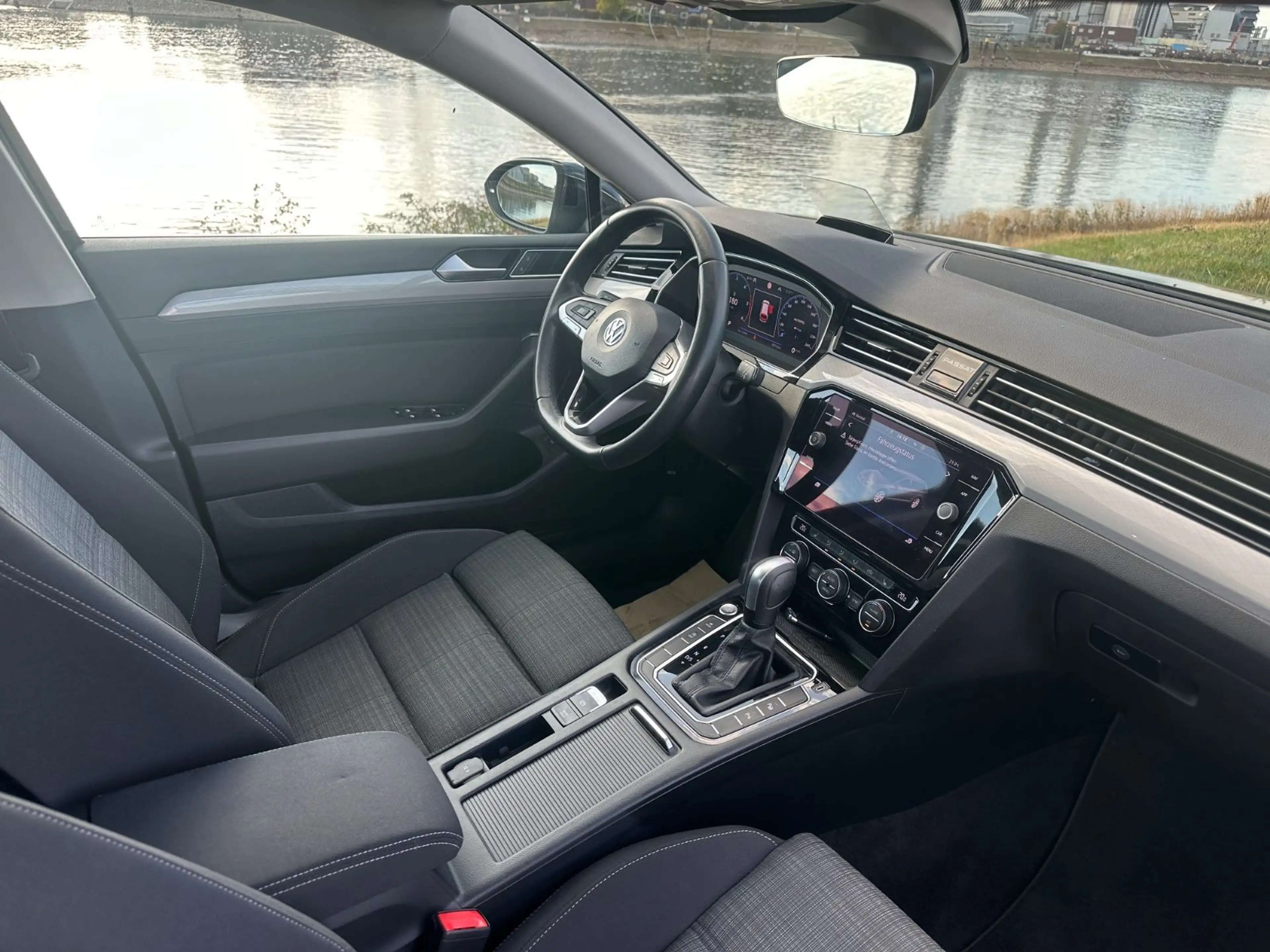 Volkswagen Passat Variant Business — photo 15