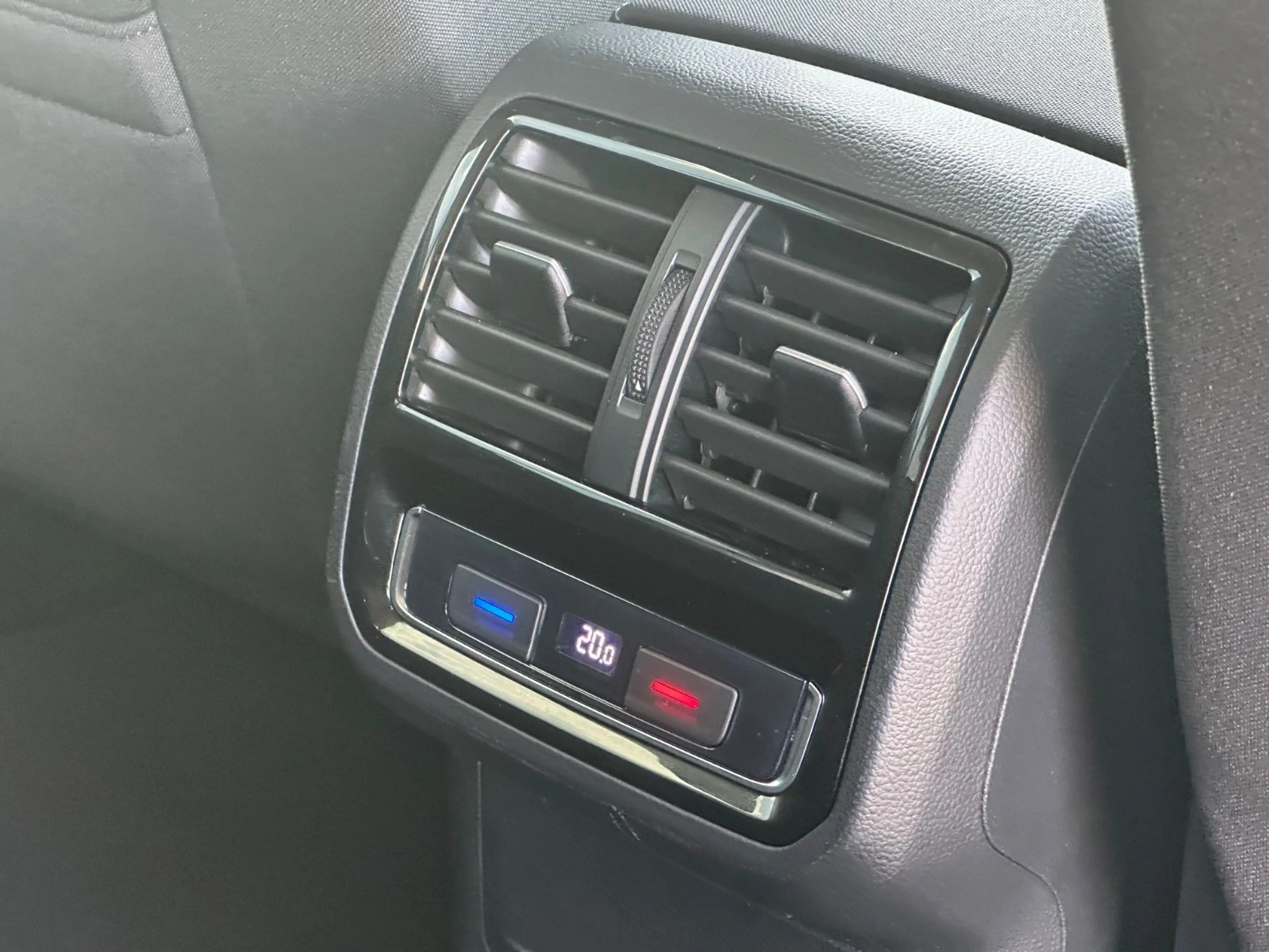 Volkswagen Passat Variant Business — photo 14
