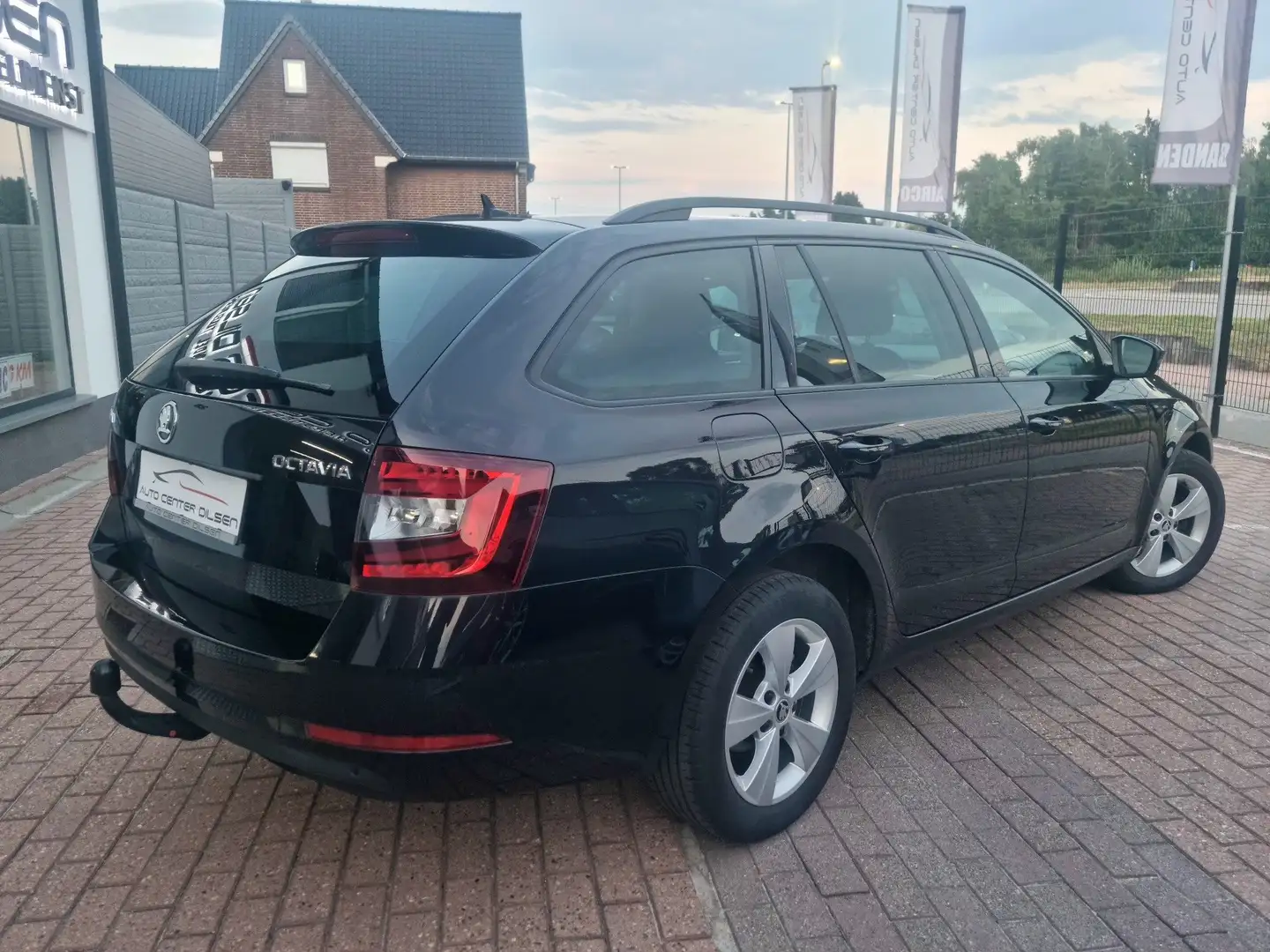 Skoda Octavia 1.6 TDI DSG BREAK CARPLAY Noir - 2