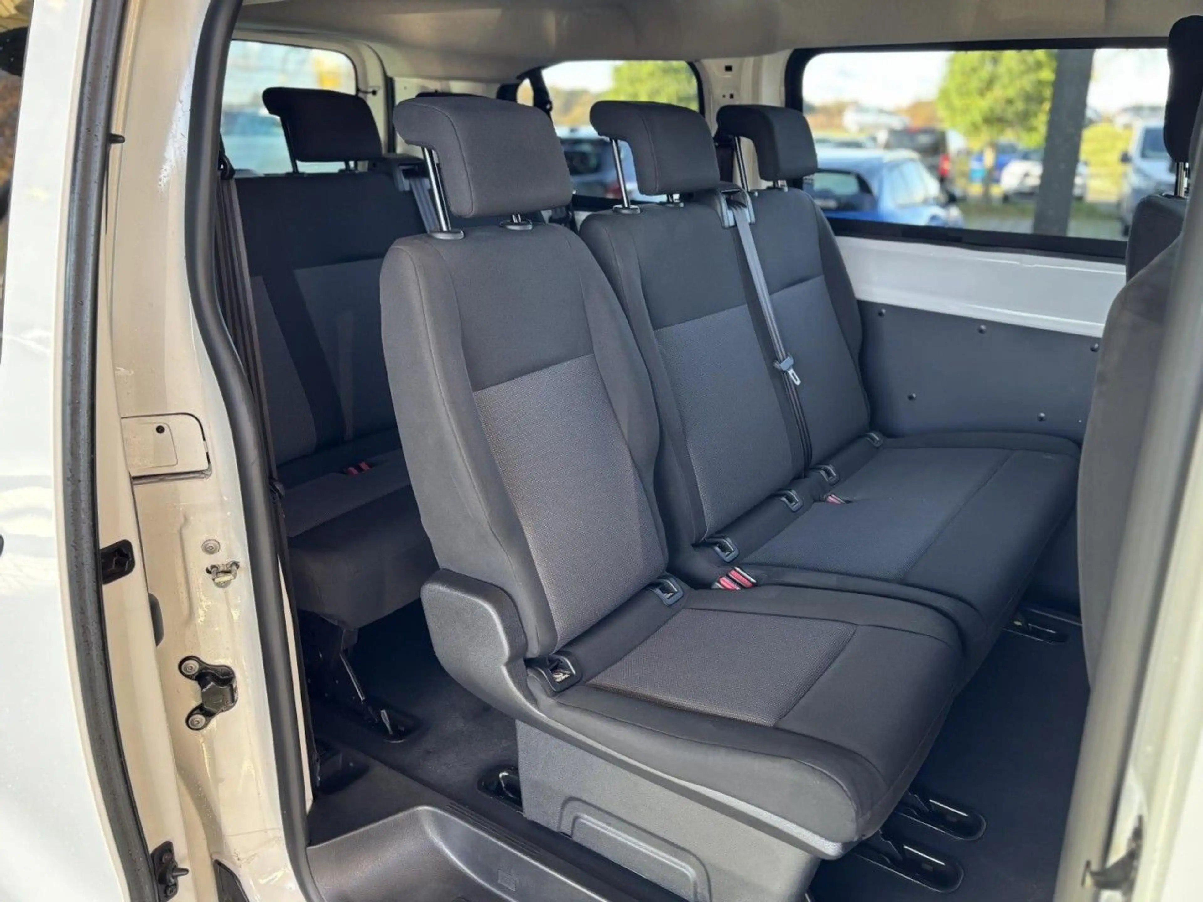 Opel Vivaro Kombi L 1.5 Diesel ** 9-Sitzer/PDC ** — photo 9
