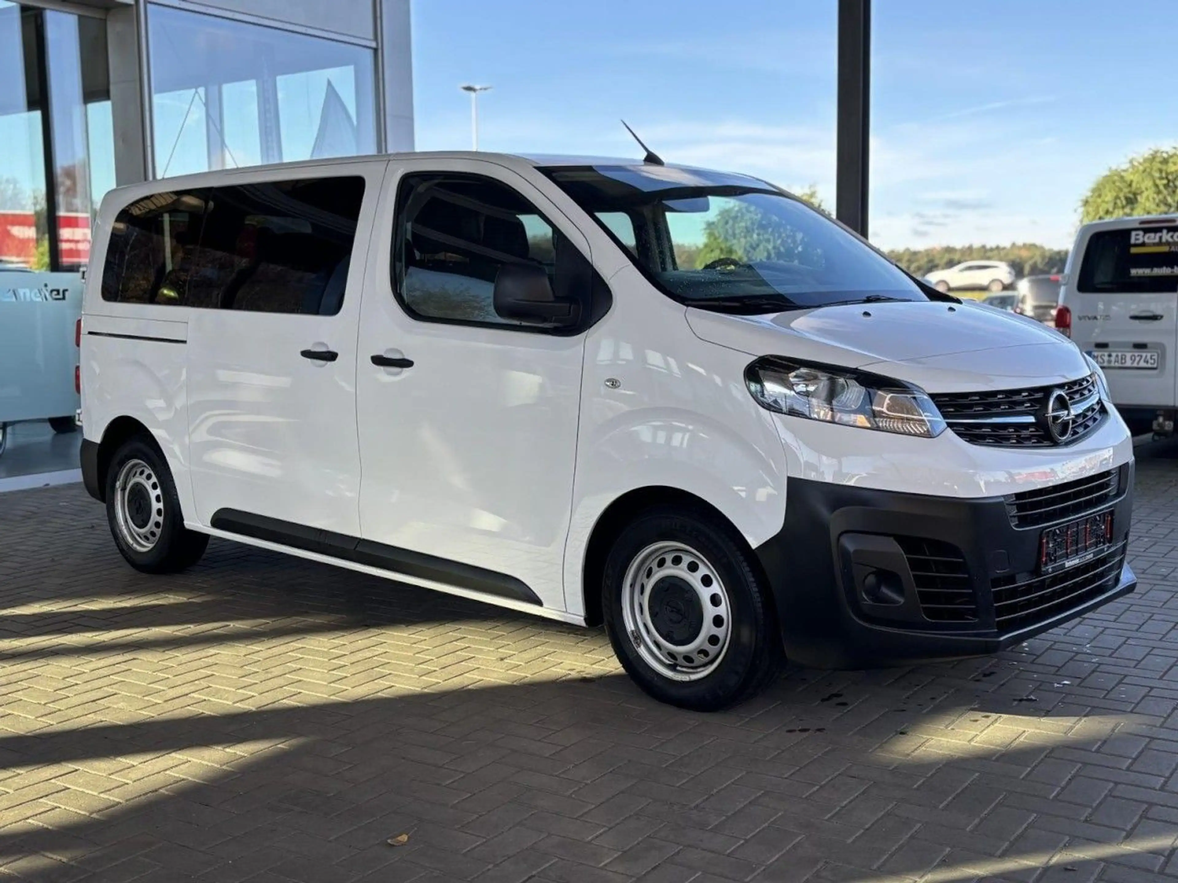 Opel Vivaro Kombi L 1.5 Diesel ** 9-Sitzer/PDC ** — photo 3