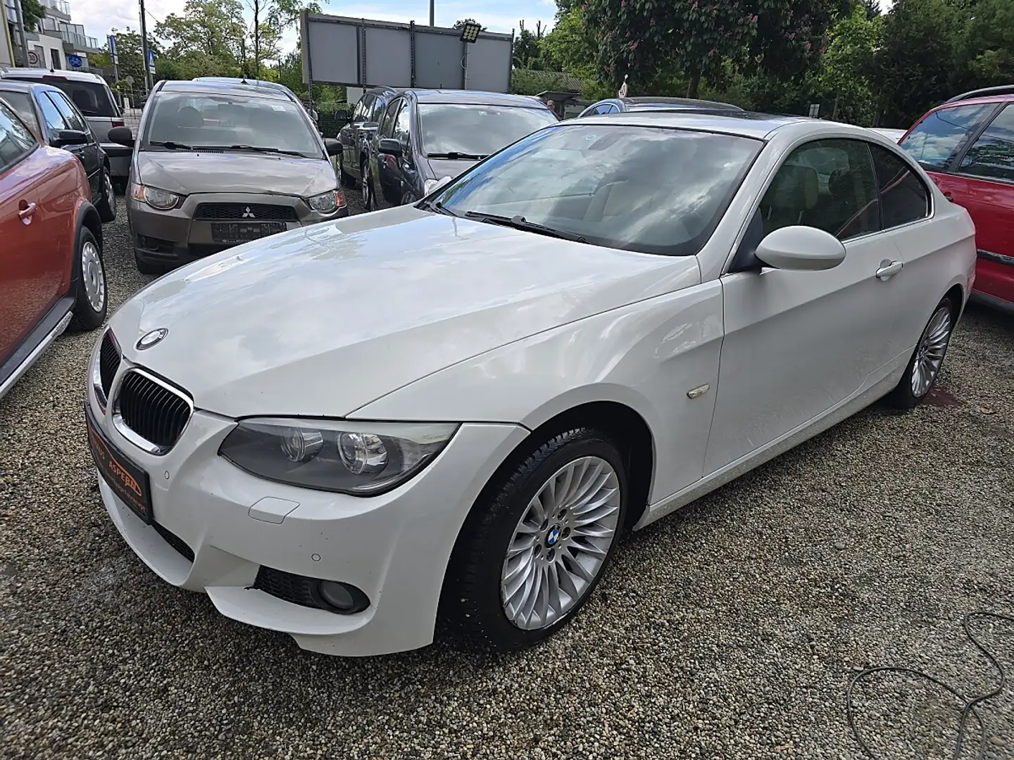 BMW 320 i Coupé Weiß - 2