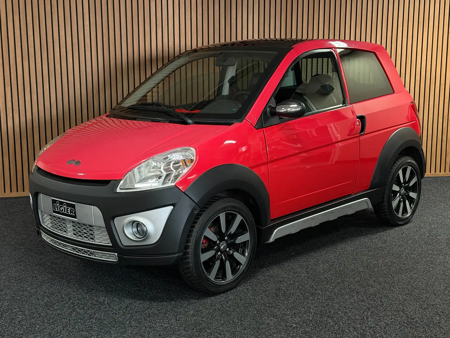 Ligier IXO Treck Rot / leiser DCI Motor | 45 km/h - 2