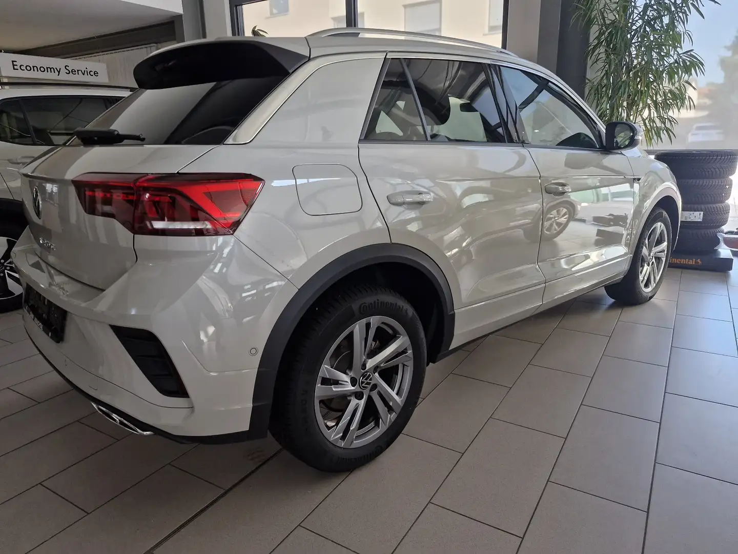 Volkswagen T-Roc 1.5 TSI DSG R-Line,AHK Grau - 2