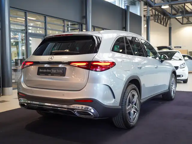 Mercedes-Benz GLC view 3