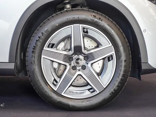 Mercedes-Benz GLC view 2