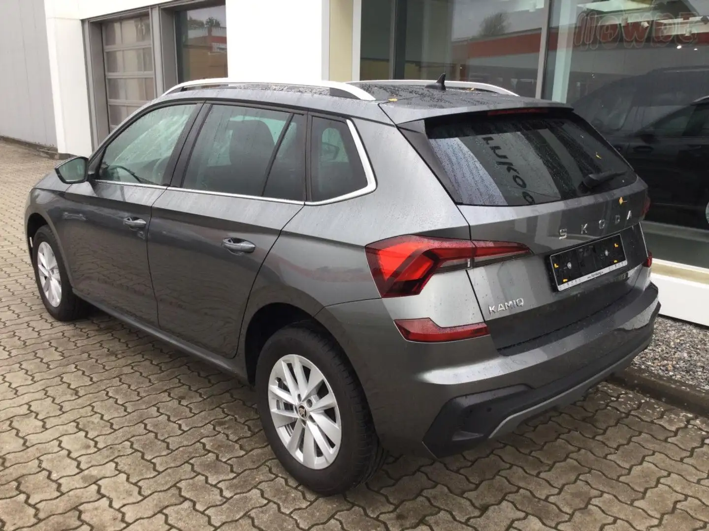 Skoda Kamiq 1.0 TSI DSG Selection KAM Bluetooth LED Grijs - 2