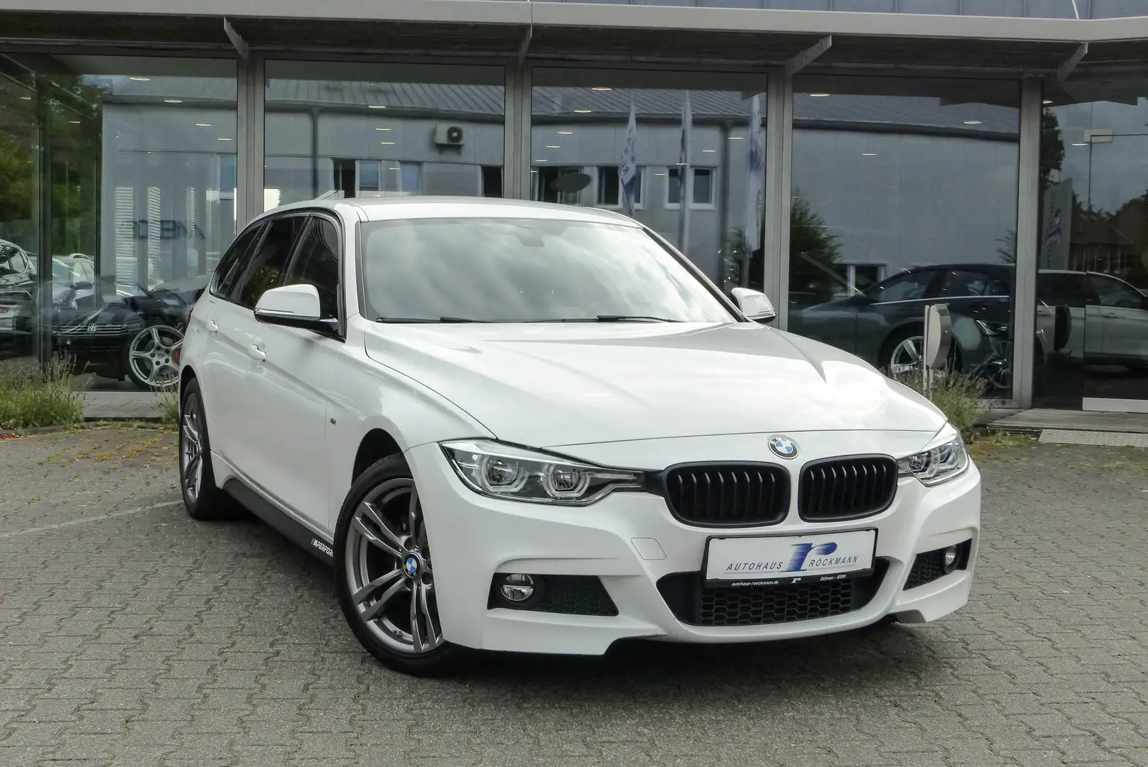 BMW 320 i xDrive M-Sport performance Navi Leder SHZ PDC Blanc - 1