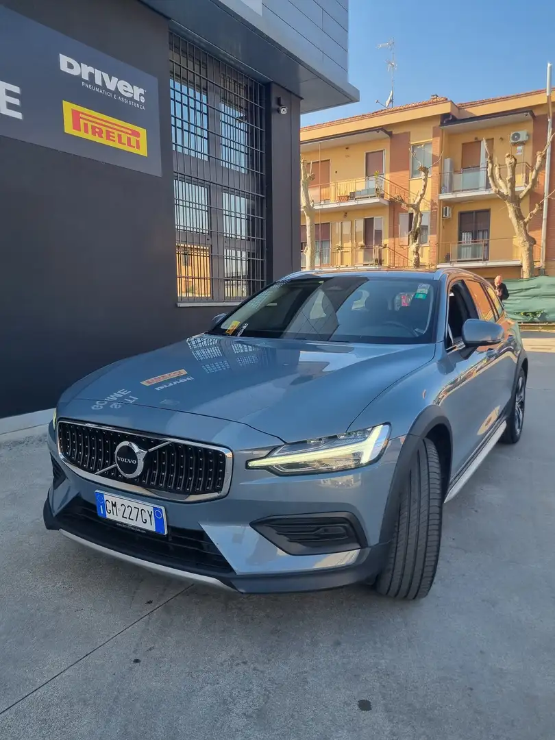 Volvo V60 Cross Country V60 II 2023 Cross Country 2.0 b4 Core awd auto Grau - 2