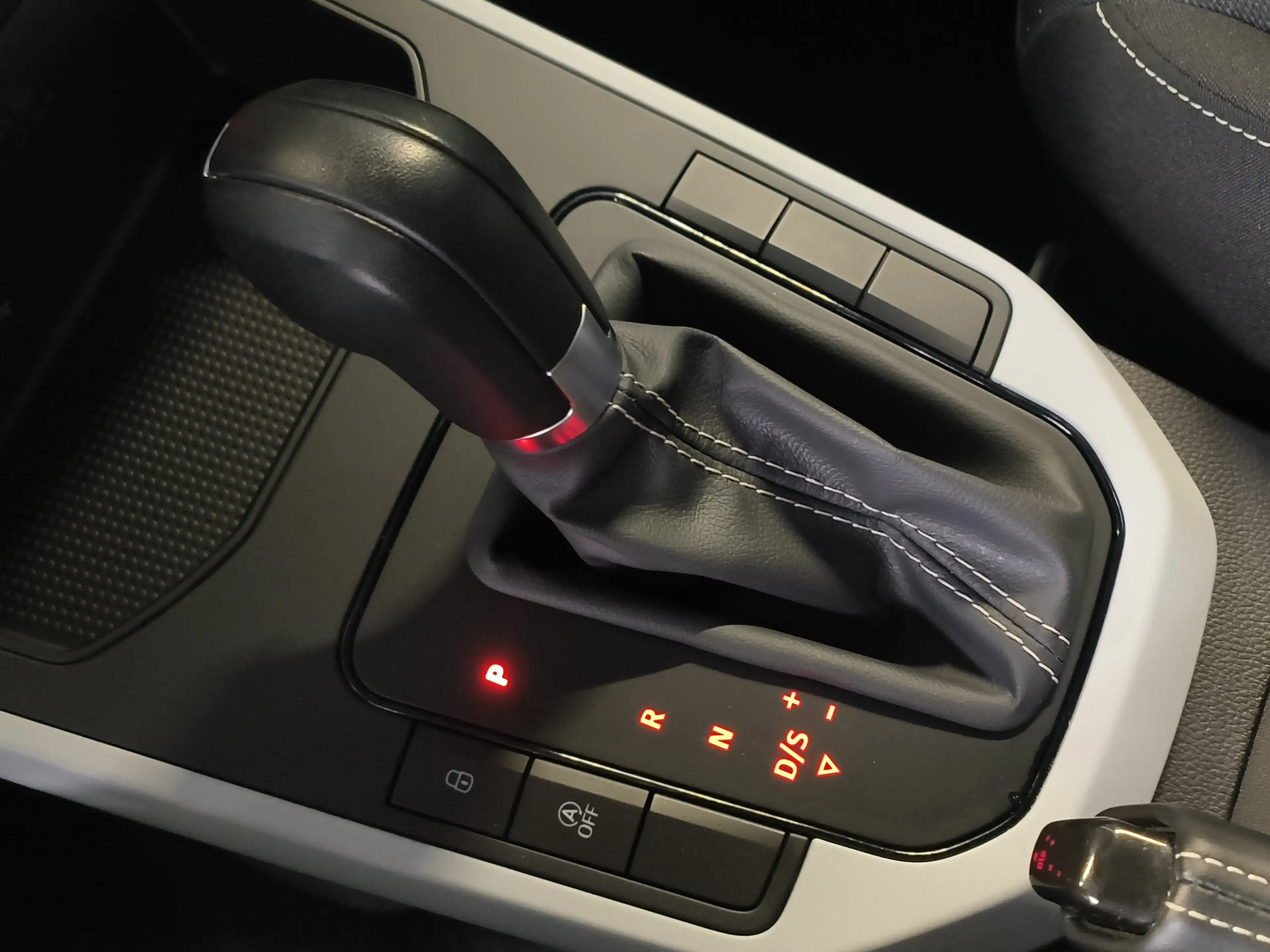 SEAT Arona 1.0 EcoTSI Style Business Connect DSG AUTOMAAT uit — photo 18