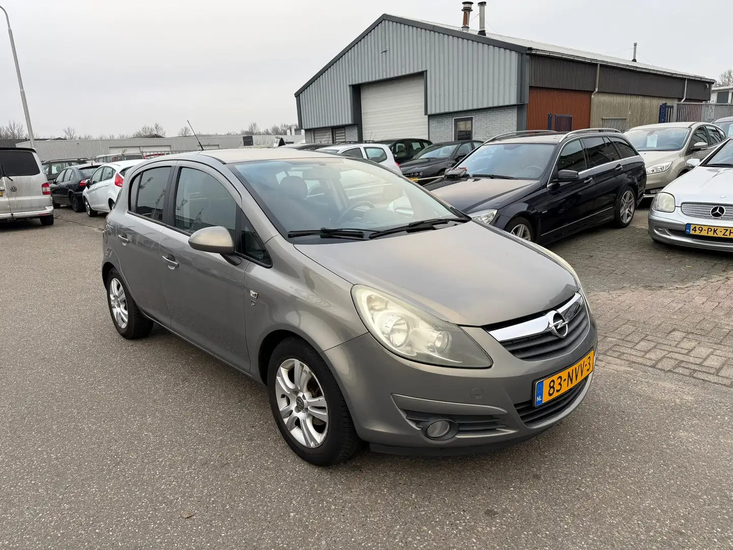 Opel Corsa 1.4-16V '111' Edition Airco Bj:2010 NAP! Marrón - 2
