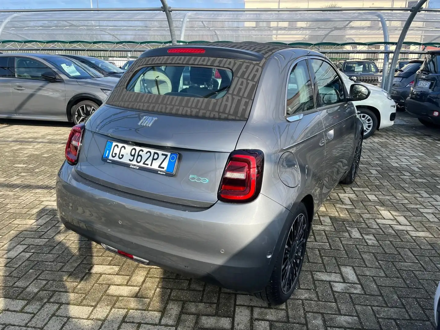 Fiat 500e 500e Cabrio 42 kWh La Prima Gri - 2