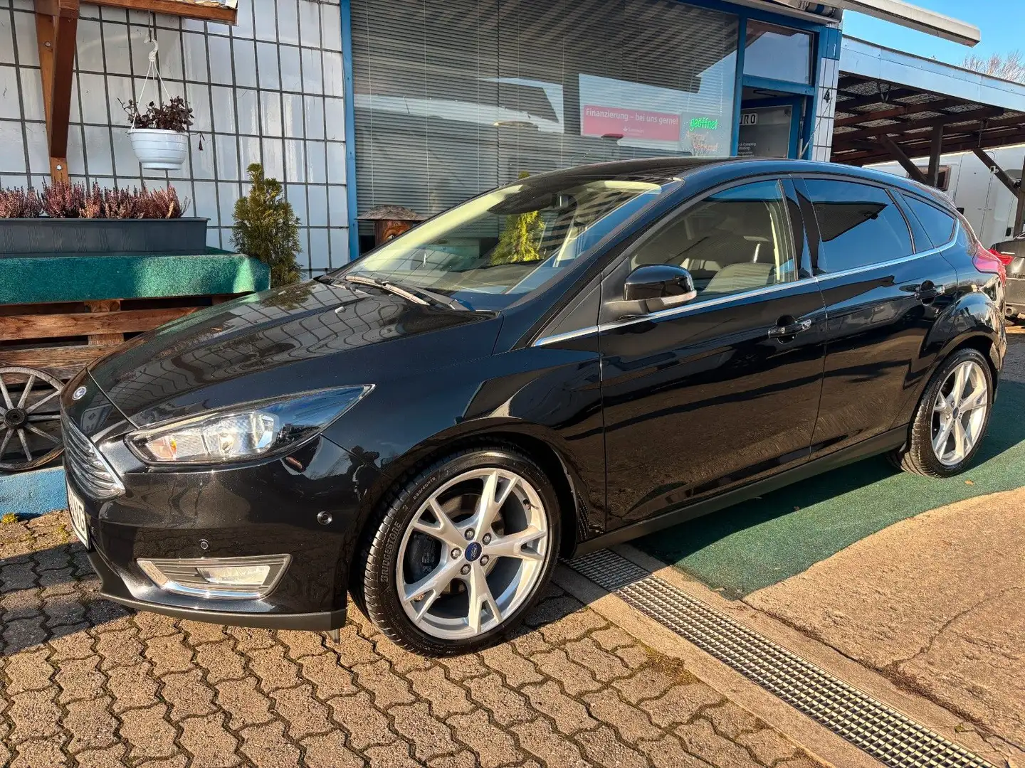 Ford Focus Lim. Titanium *TOP AUSSTATTUNG* Zahnr. NEU Schwarz - 1
