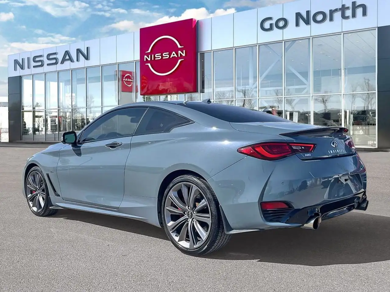 Infiniti Q60 снимка Infiniti Q60
