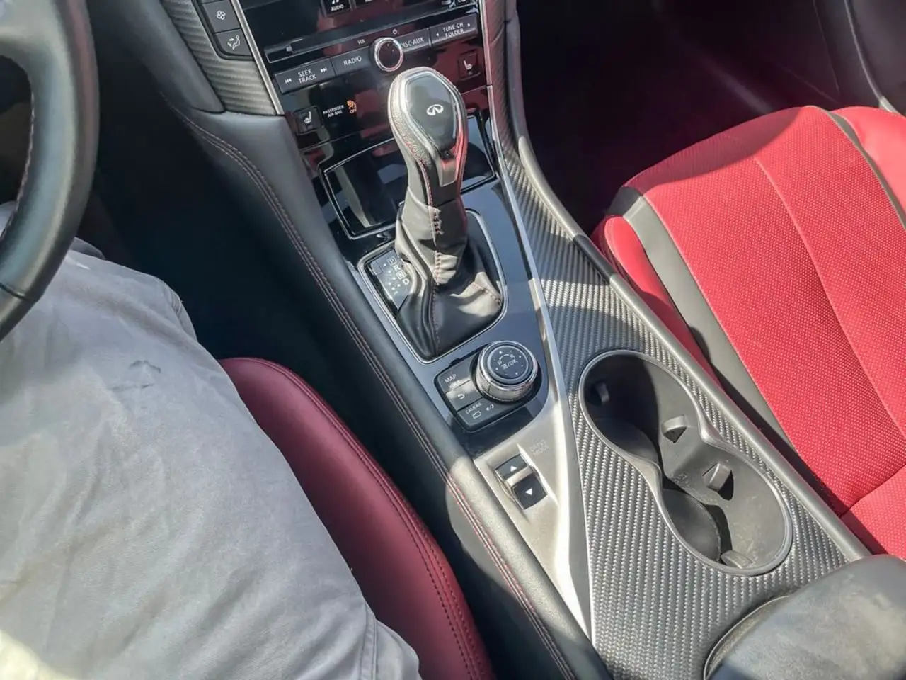 Infiniti Q60 снимка Infiniti Q60