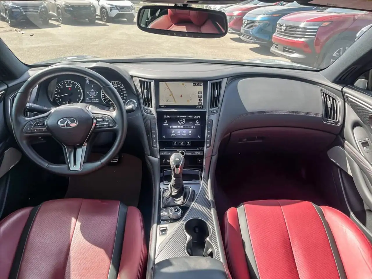 Infiniti Q60 снимка Infiniti Q60