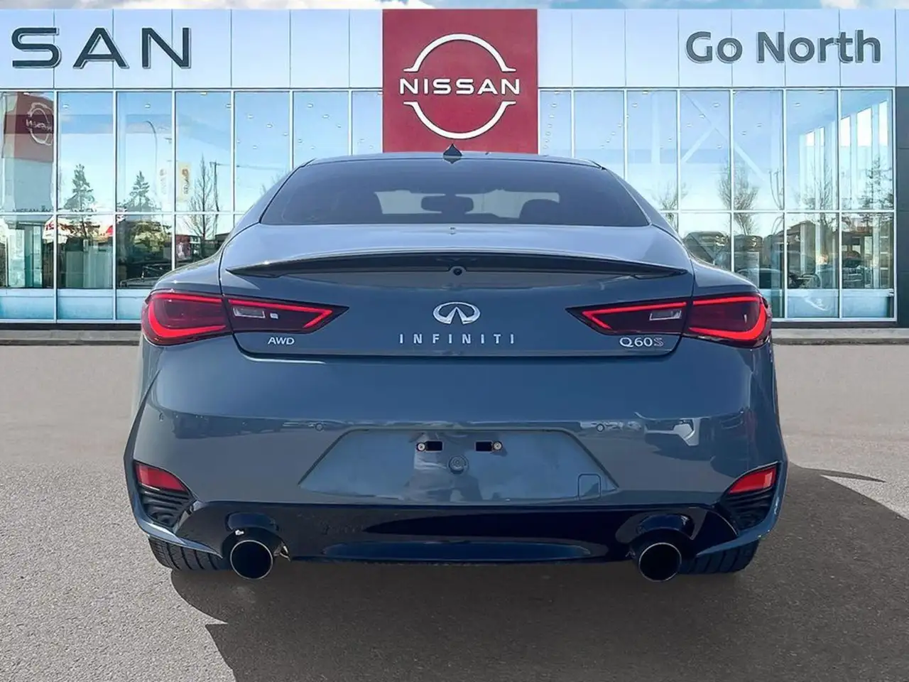 Infiniti Q60 снимка Infiniti Q60