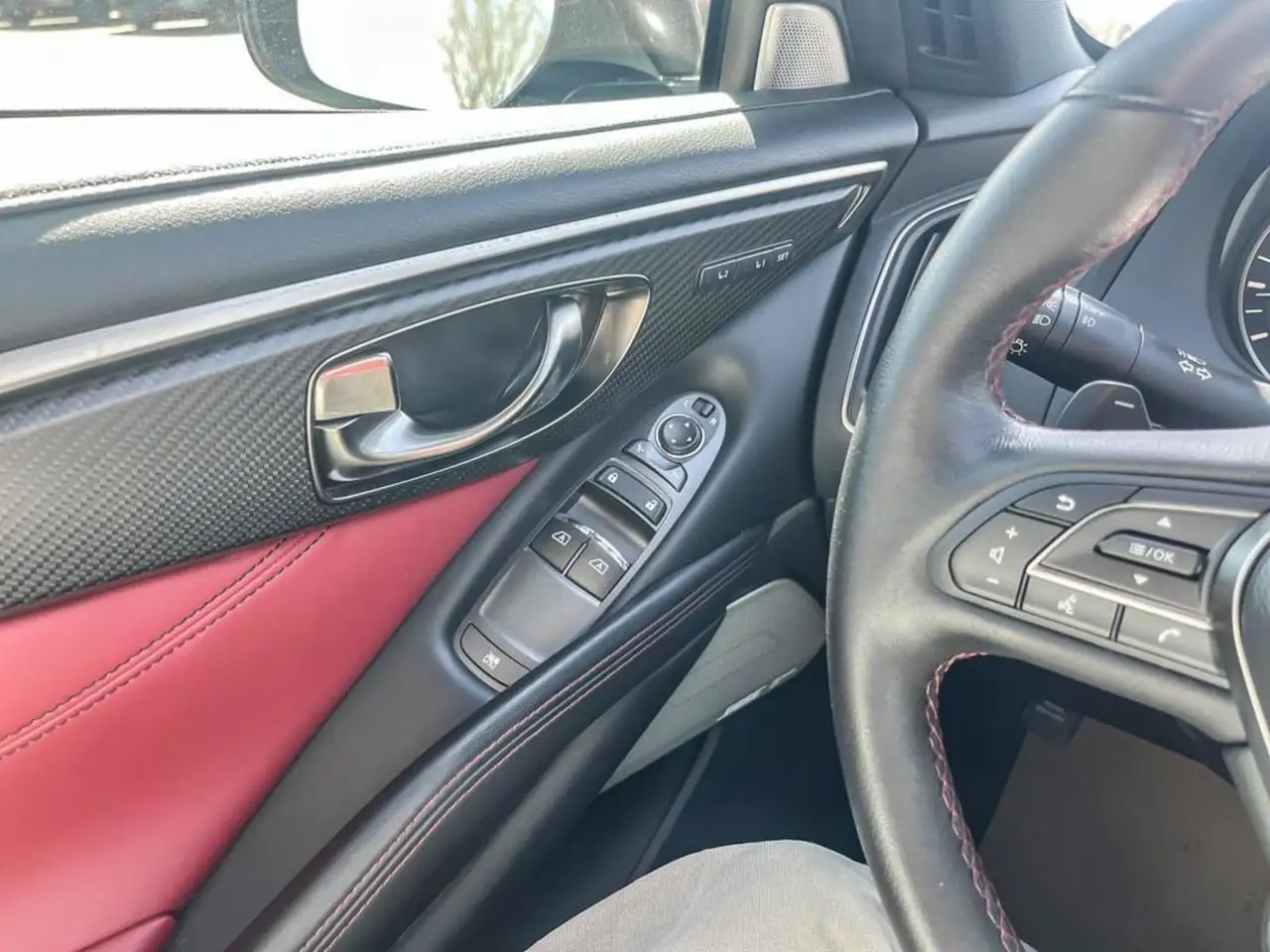 Infiniti Q60 снимка Infiniti Q60