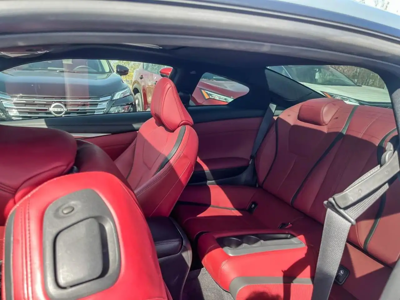 Infiniti Q60 снимка Infiniti Q60