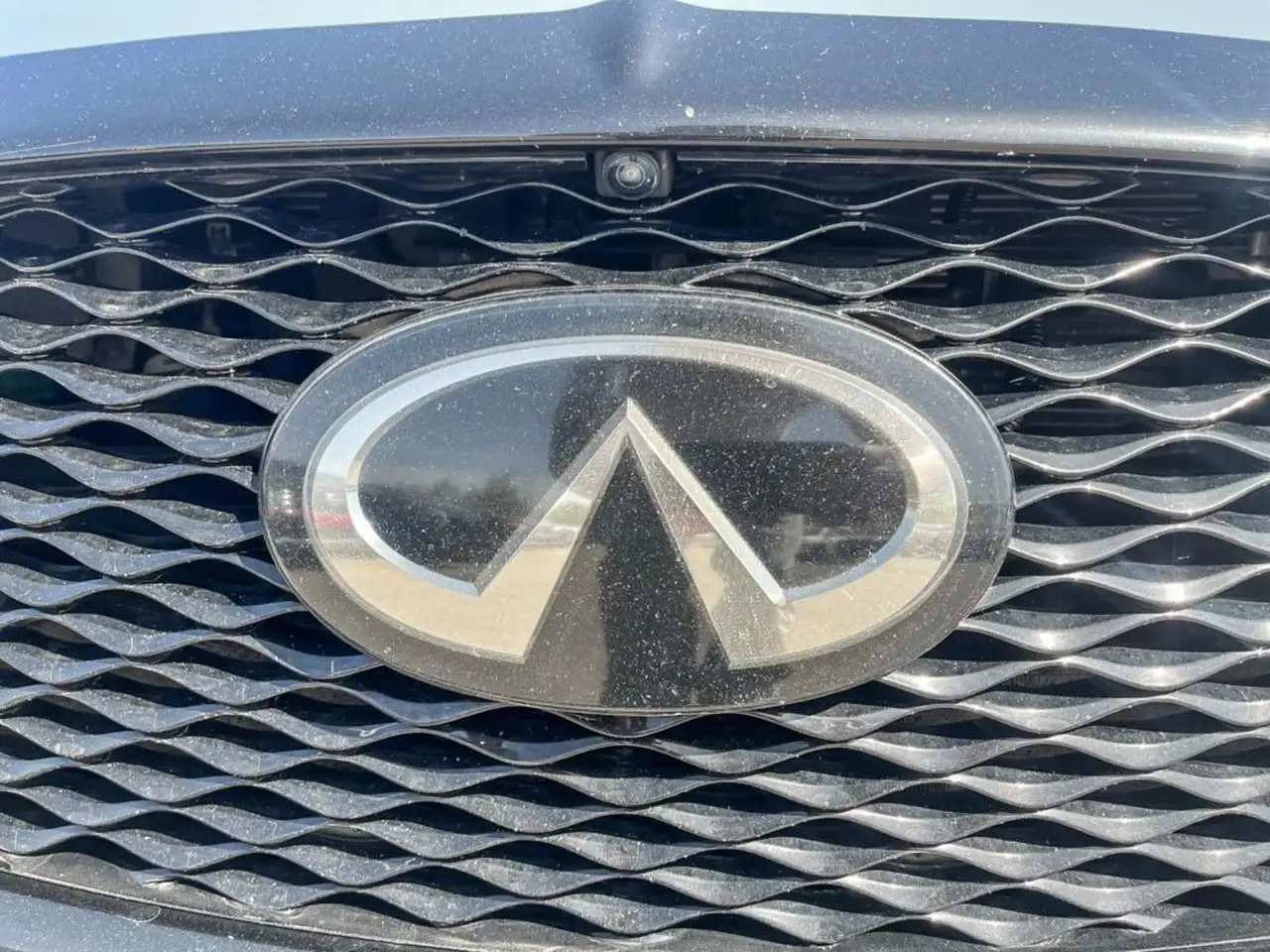 Infiniti Q60 снимка Infiniti Q60
