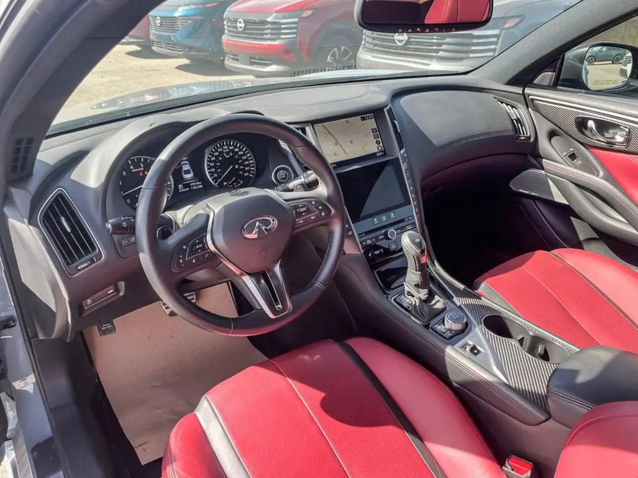 Infiniti Q60 снимка Infiniti Q60