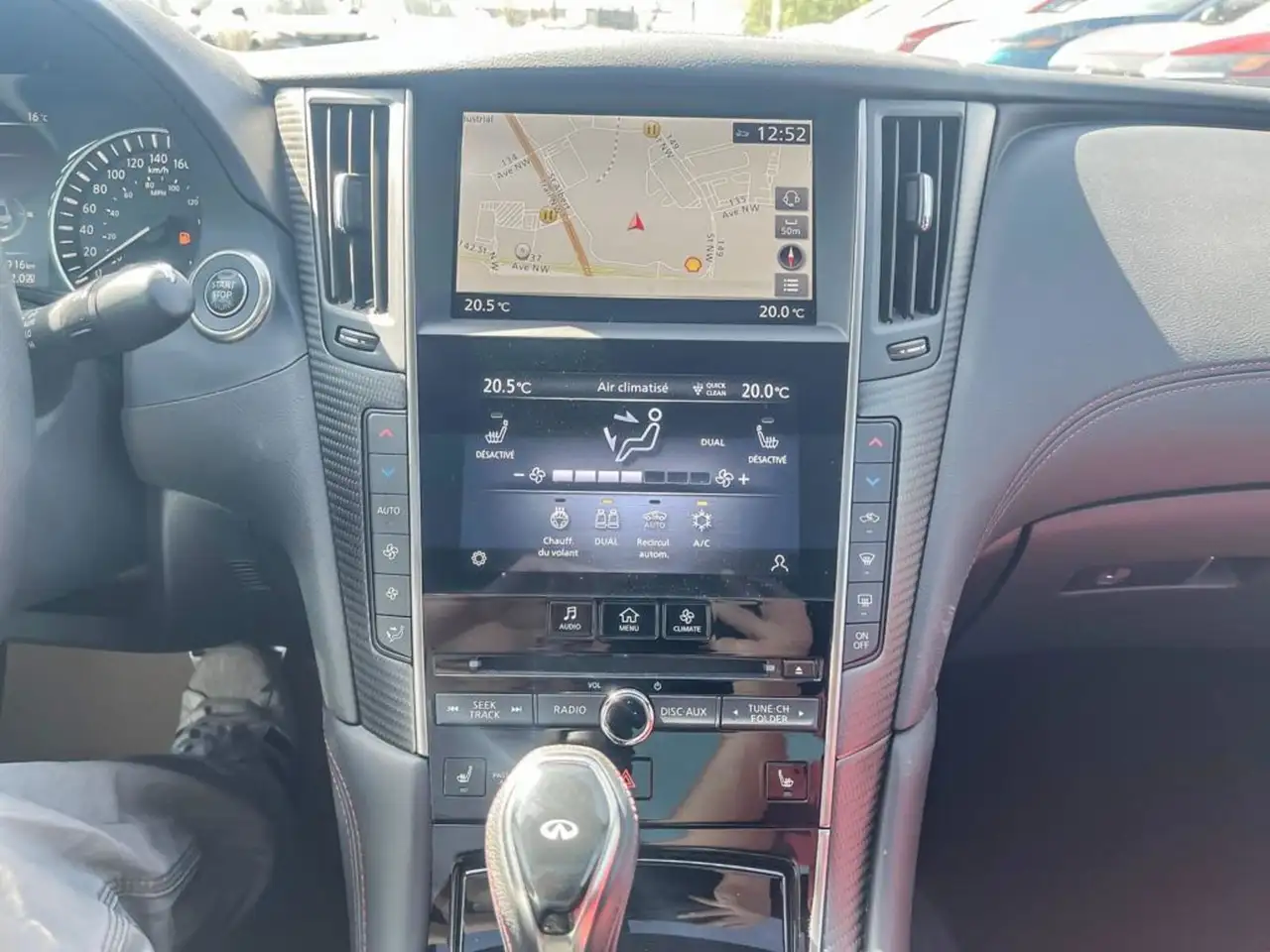 Infiniti Q60 снимка Infiniti Q60