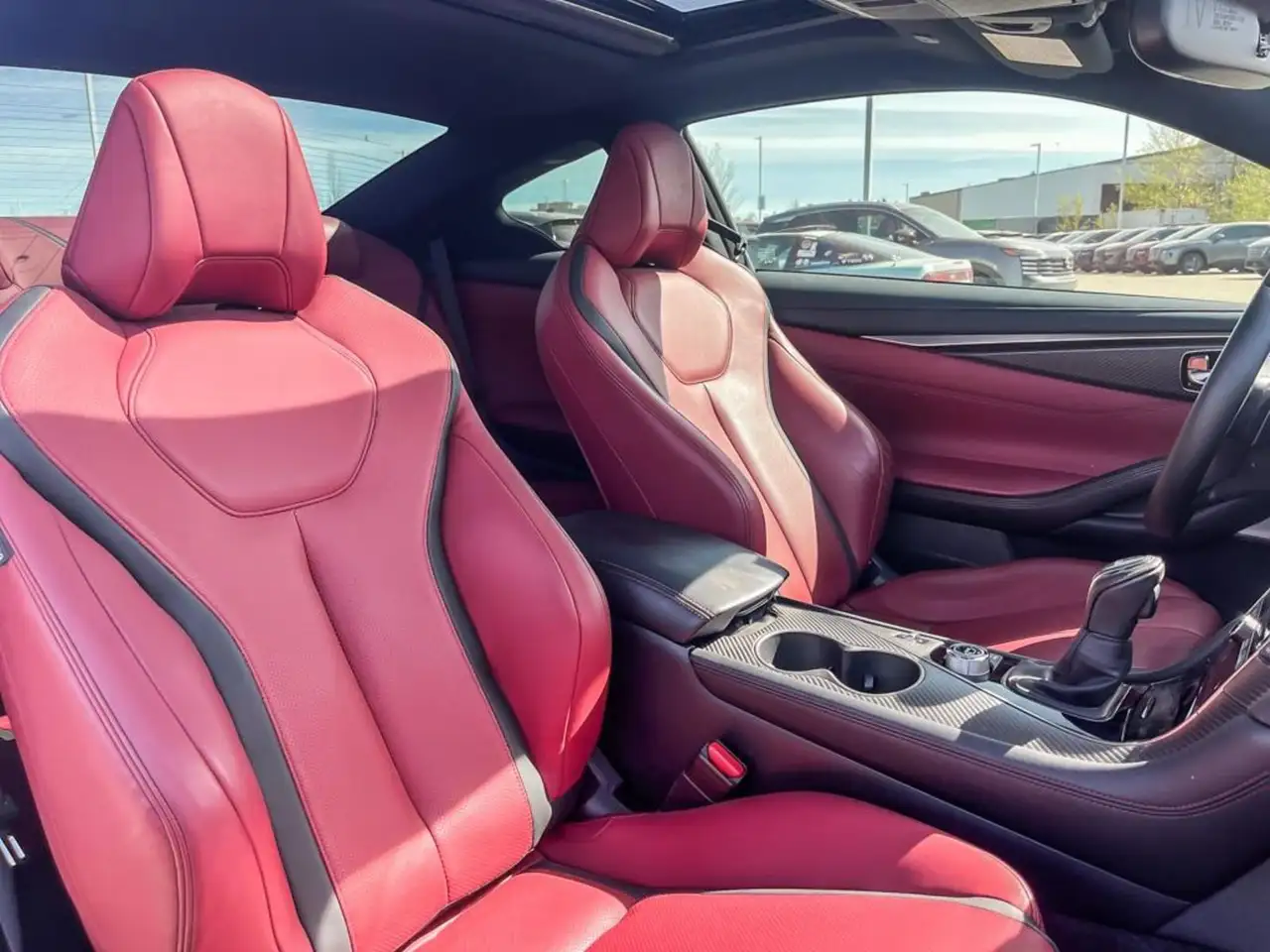 Infiniti Q60 снимка Infiniti Q60
