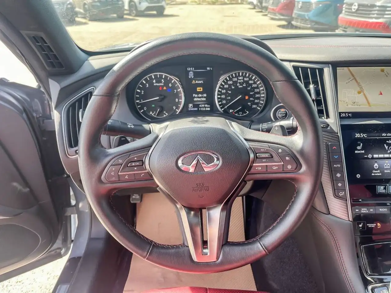 Infiniti Q60 снимка Infiniti Q60