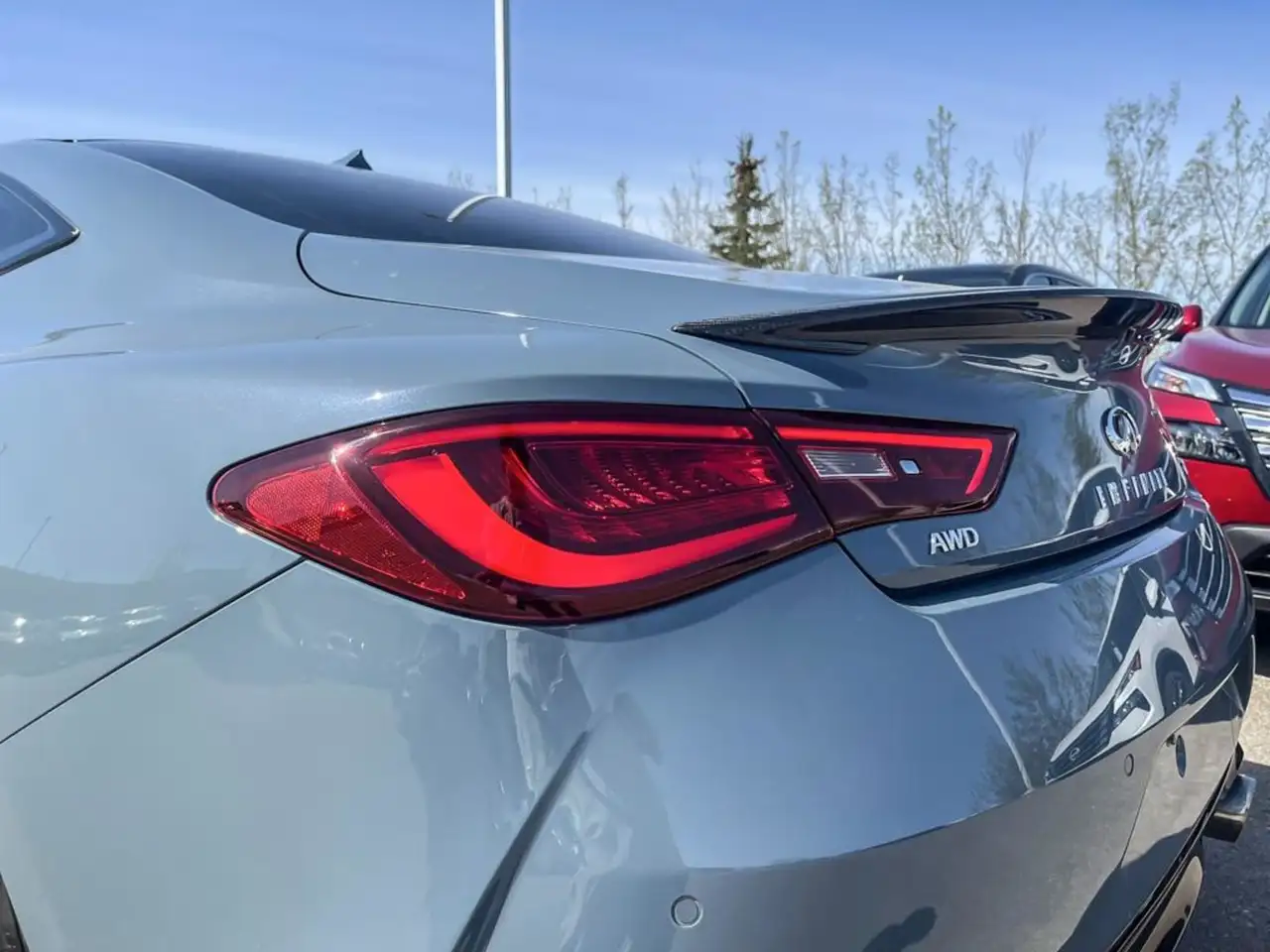 Infiniti Q60 снимка Infiniti Q60