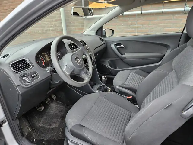 Volkswagen Polo view 4